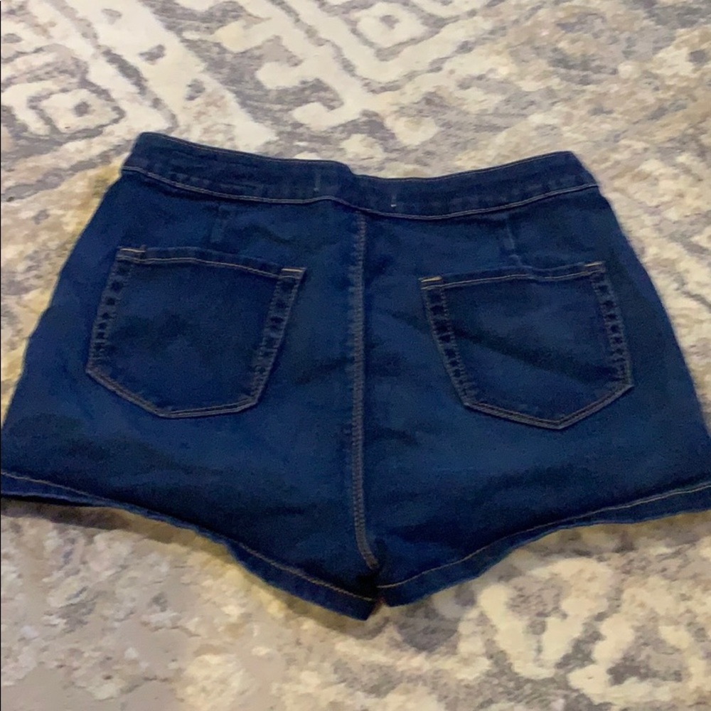 Denim shorts - Picture 3 of 4